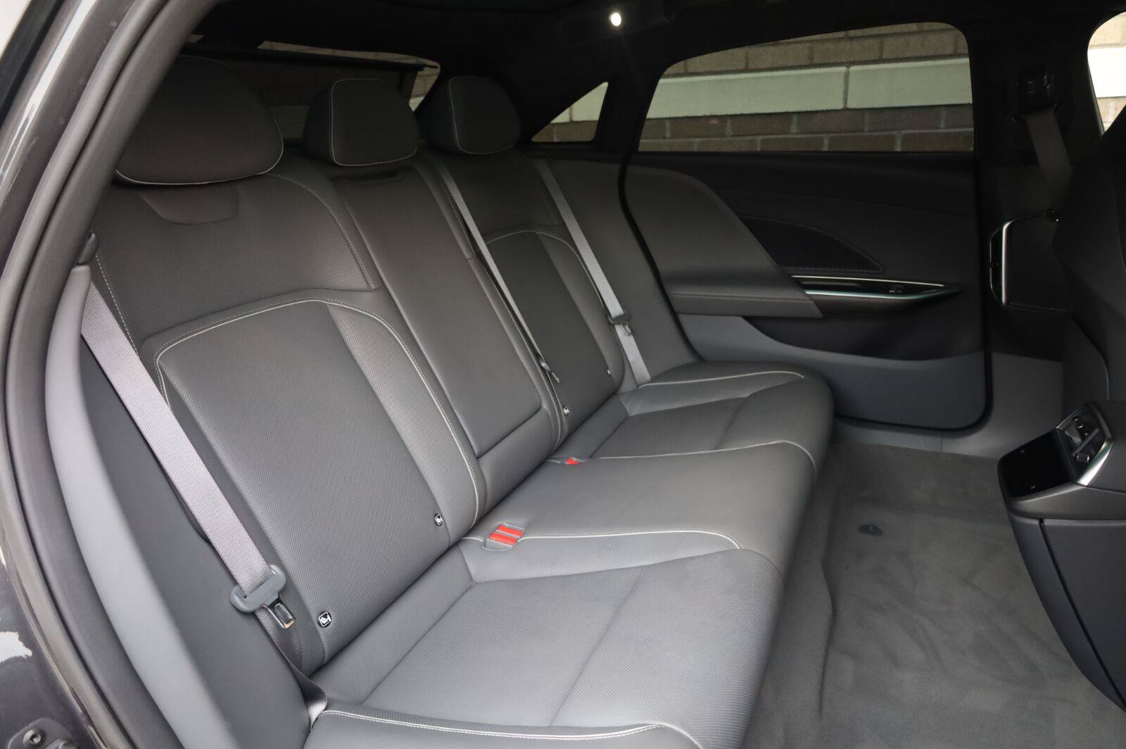 Used 2025 Lucid Air Touring AWD/4WD image 27