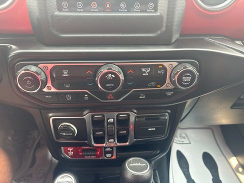 Used 2021 Jeep Gladiator Rubicon AWD/4WD image 25