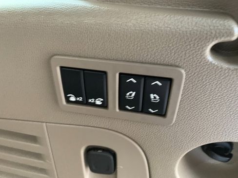 Used 2018 Chevrolet Suburban LT w/ Luxury Package AWD/4WD image 18
