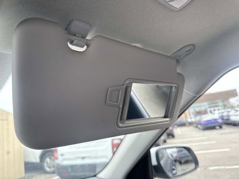 Used 2023 Hyundai Venue Limited image 27