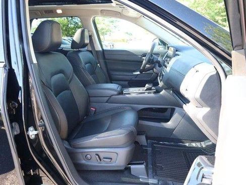 Certified 2025 Nissan Pathfinder SL w/ SL Premium Package FWD image 31