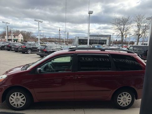Used 2010 Toyota Sienna LE FWD image 5