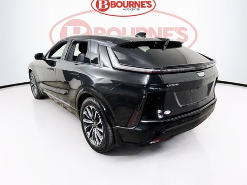 Used 2024 Cadillac Lyriq Sport w/ LPO, Floor Liner Package AWD/4WD image 9