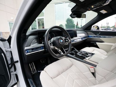 Used 2023 BMW 760i xDrive AWD/4WD image 31