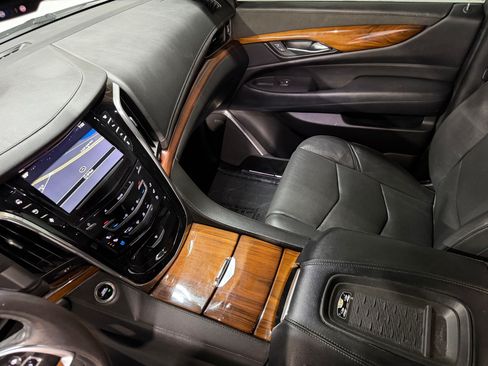 Used 2016 Cadillac Escalade Luxury RWD image 33