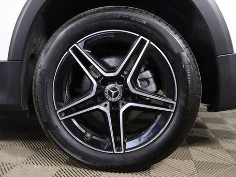 Used 2025 Mercedes-Benz GLB 250 4MATIC image 18