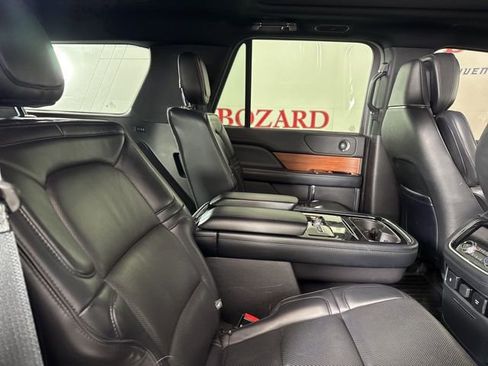 Used 2019 Lincoln Navigator Reserve image 18