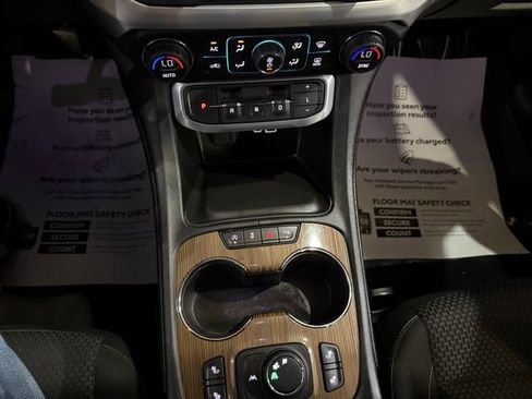 Used 2021 GMC Acadia SLE w/ Driver Convenience Package FWD image 22