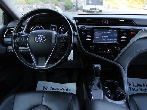 Used 2020 Toyota Camry SE FWD image 19