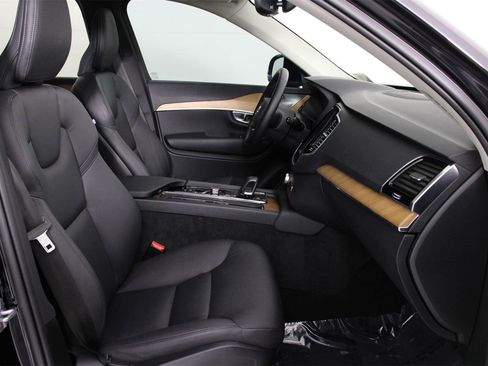 Certified 2024 Volvo XC90 T8 Plus w/ Protection Package Premier image 27