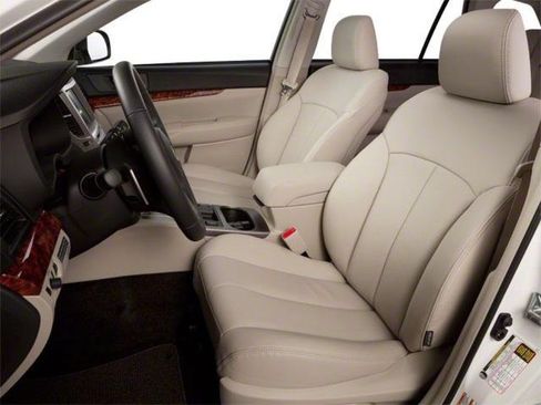 Used 2010 Subaru Outback 2.5i AWD/4WD image 7