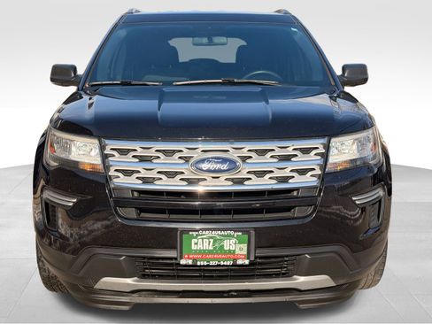 Used 2019 Ford Explorer XLT image 2