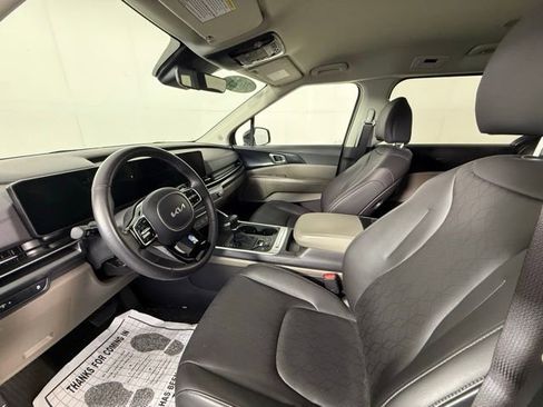 Used 2025 Kia Carnival image 5