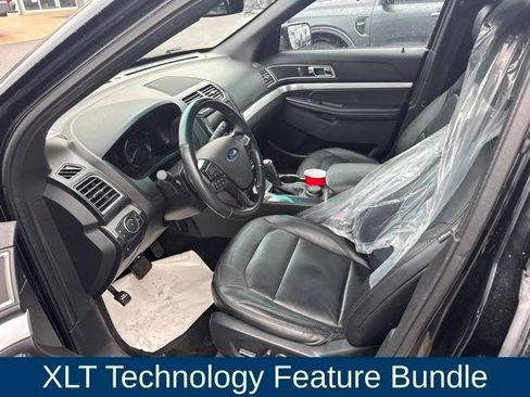 Used 2017 Ford Explorer XLT w/ Equipment Group 202A AWD/4WD image 8