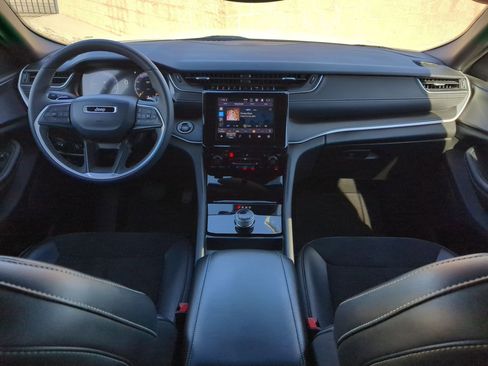 Used 2024 Jeep Grand Cherokee Altitude image 25