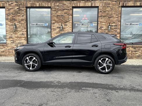 Used 2024 Chevrolet Trax RS w/ Sunroof Package FWD image 2