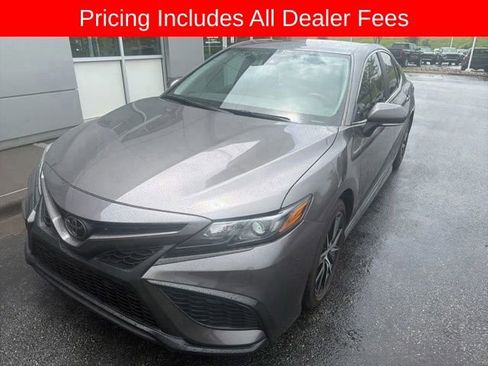 Used 2024 Toyota Camry SE FWD image 2