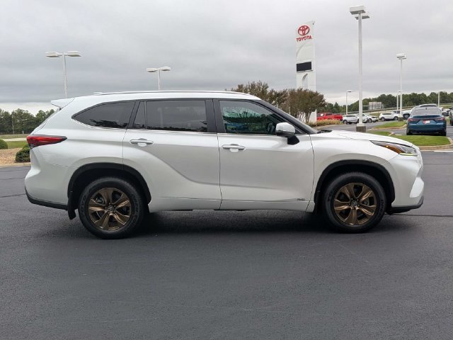 Used 2023 Toyota Highlander Bronze Edition AWD/4WD image 7