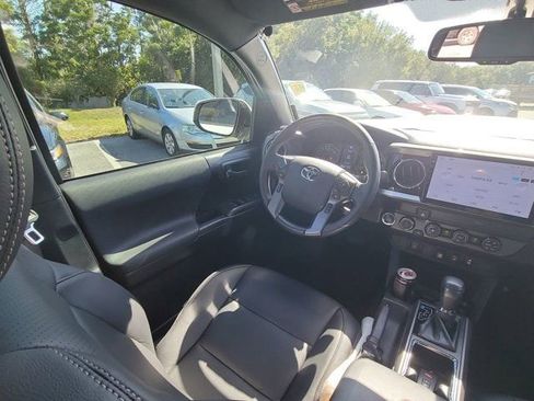 Used 2019 Toyota Tacoma TRD Sport AWD/4WD image 7