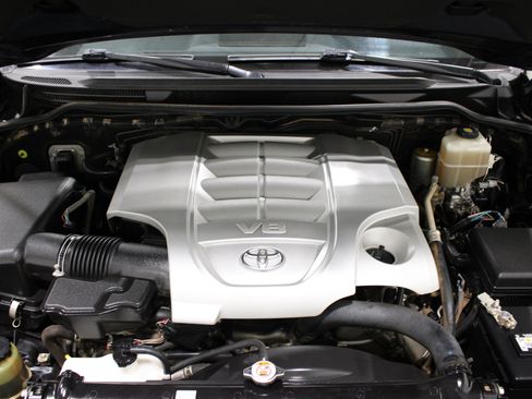 Used 2018 Toyota Land Cruiser AWD/4WD image 39