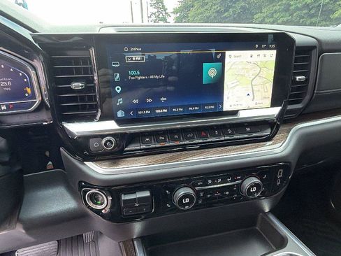 Used 2022 Chevrolet Silverado 1500 LT Trail Boss w/ LT Trail Boss Premium Package AWD/4WD image 5