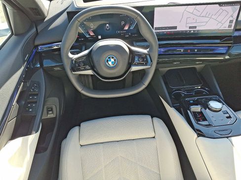 Used 2025 BMW i5 xDrive40 w/ Premium Package image 11