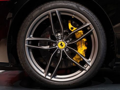 Used 2018 Ferrari 488 GTB image 15