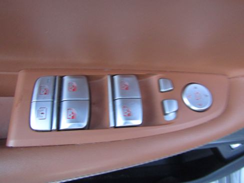 Used 2021 BMW 750i xDrive w/ Executive Package image 13