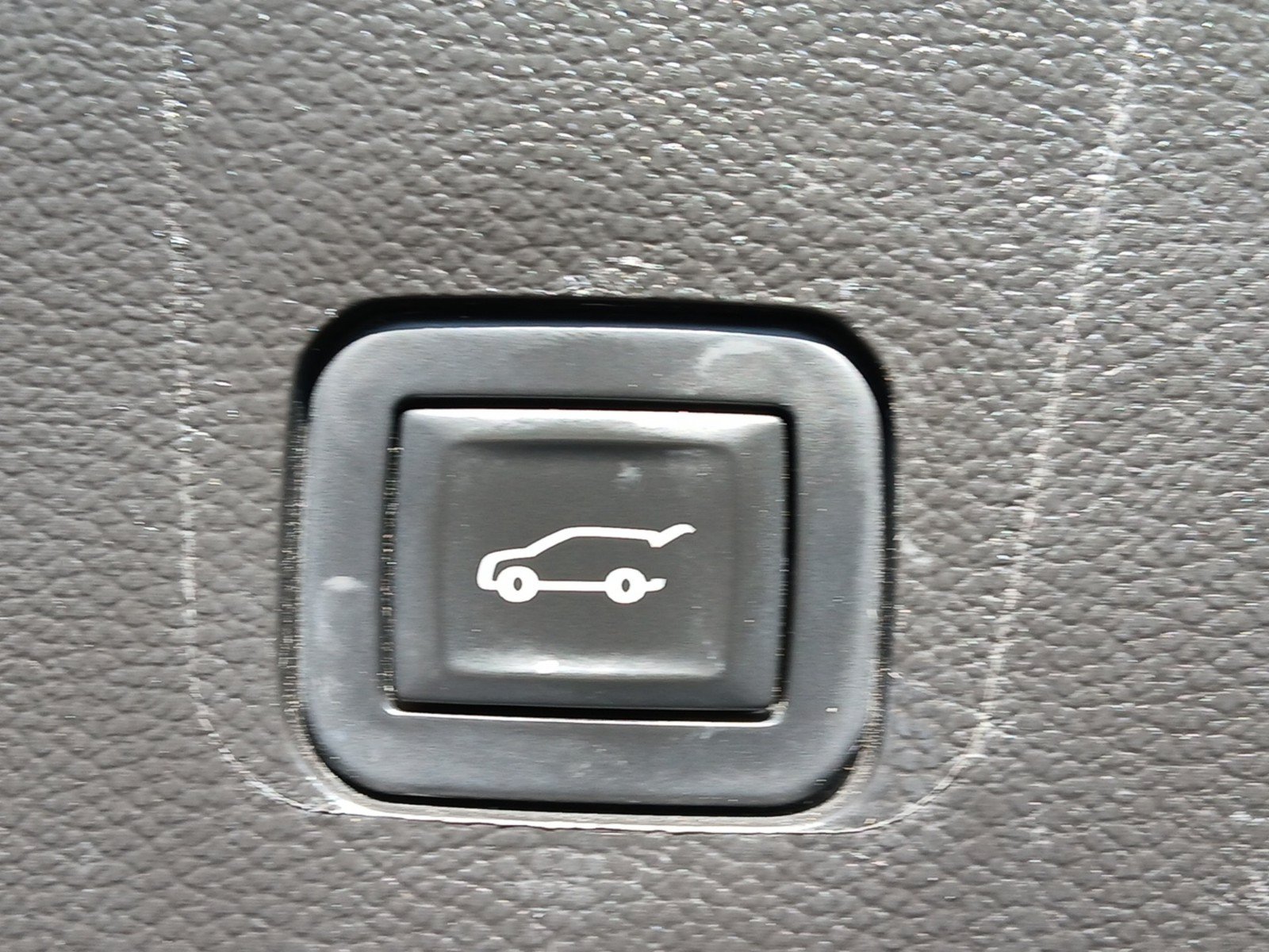 Used 2019 Chevrolet Traverse LT w/ LPO, Floor Liner Package AWD/4WD image 25