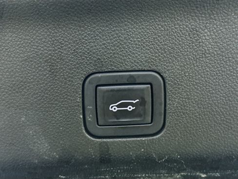 Used 2024 GMC Yukon SLT w/ SLT Premium Package RWD image 33