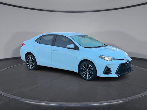 Used 2018 Toyota Corolla SE FWD image 2
