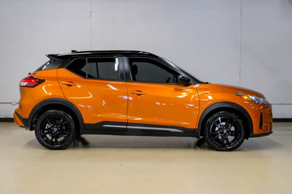 Used 2023 Nissan Kicks SR FWD image 9