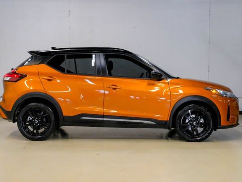 Used 2023 Nissan Kicks SR FWD image 9
