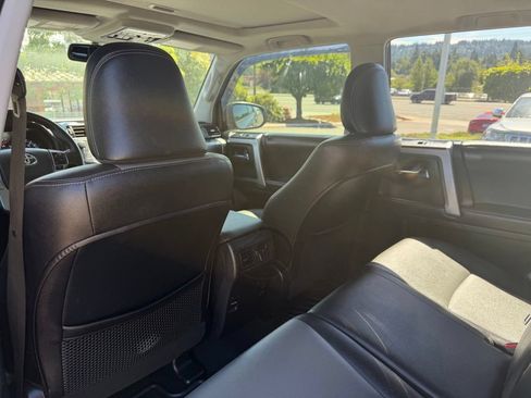 Used 2016 Toyota 4Runner SR5 Premium AWD/4WD image 32