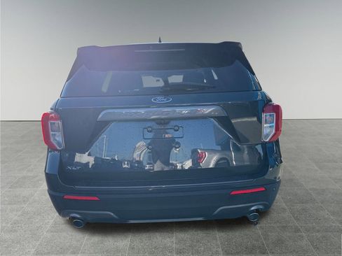 Used 2022 Ford Explorer XLT w/ Equipment Group 202A image 4