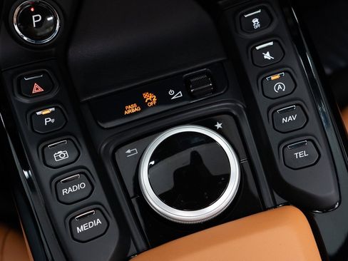 Used 2023 Aston Martin V8 Vantage Roadster image 34