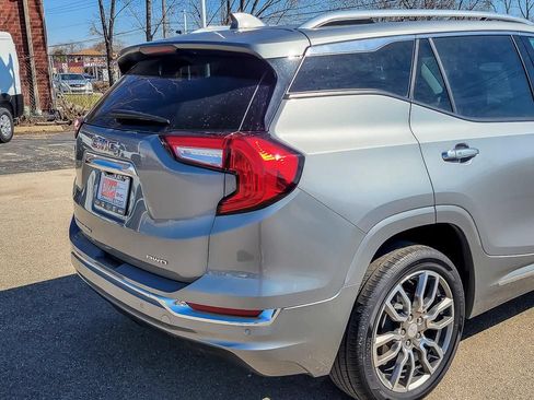Used 2024 GMC Terrain Denali w/ Denali Premium Package AWD/4WD image 8