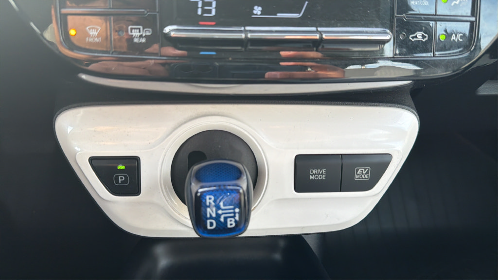 Used 2018 Toyota Prius Two w/ Prius Two Safety Plus Package FWD image 18