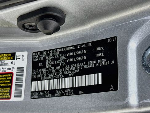 Used 2023 Toyota Highlander LE AWD/4WD image 33