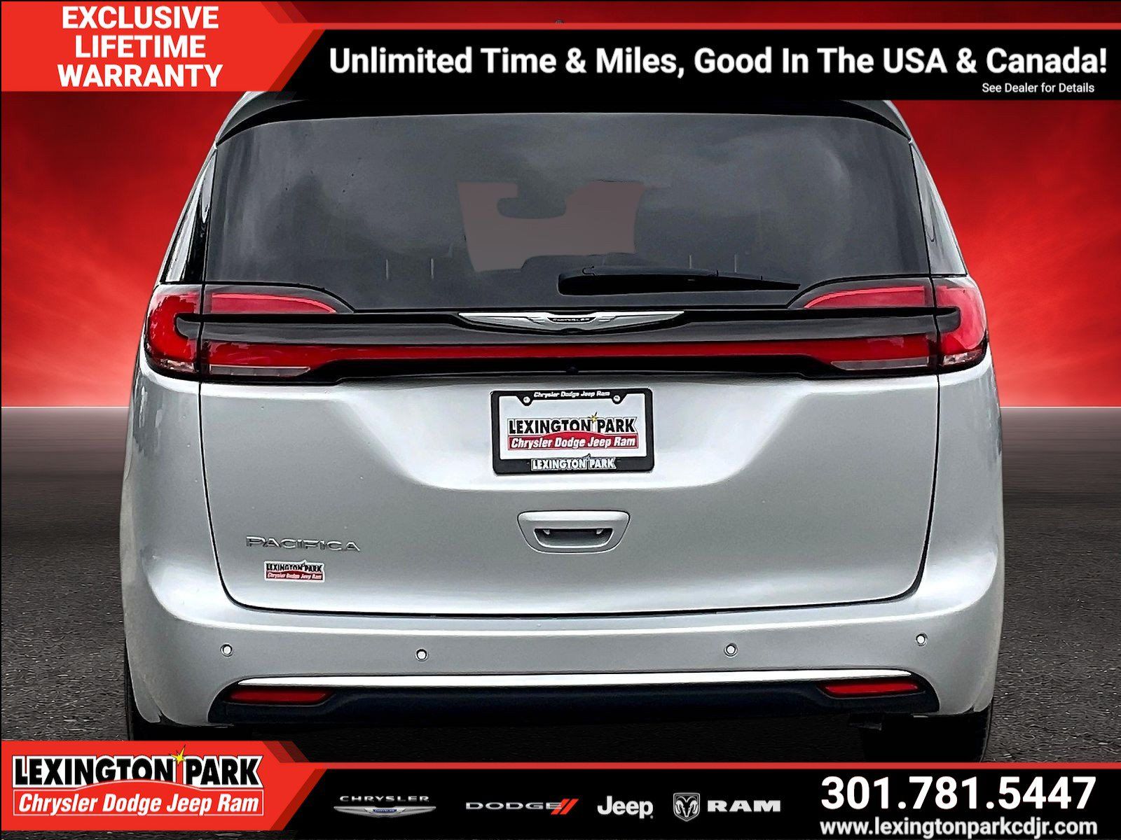 Used 2024 Chrysler Pacifica Touring-L FWD image 6