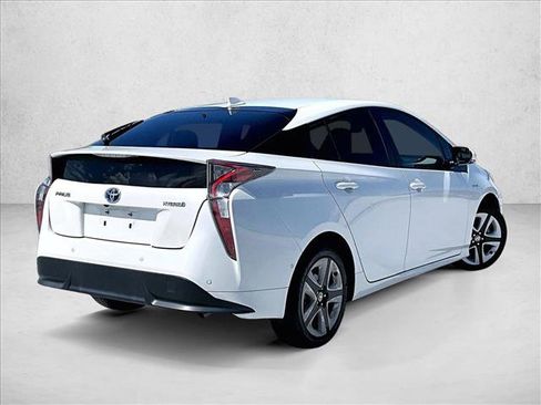 Used 2018 Toyota Prius Three Touring FWD image 2