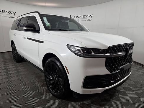 New 2025 Lincoln Navigator Reserve w/ Jet Appearance Package image 4