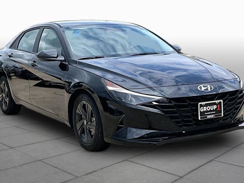 Used 2023 Hyundai Elantra SEL FWD image 3