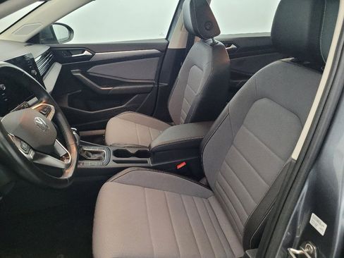 Used 2025 Volkswagen Jetta SE FWD image 17