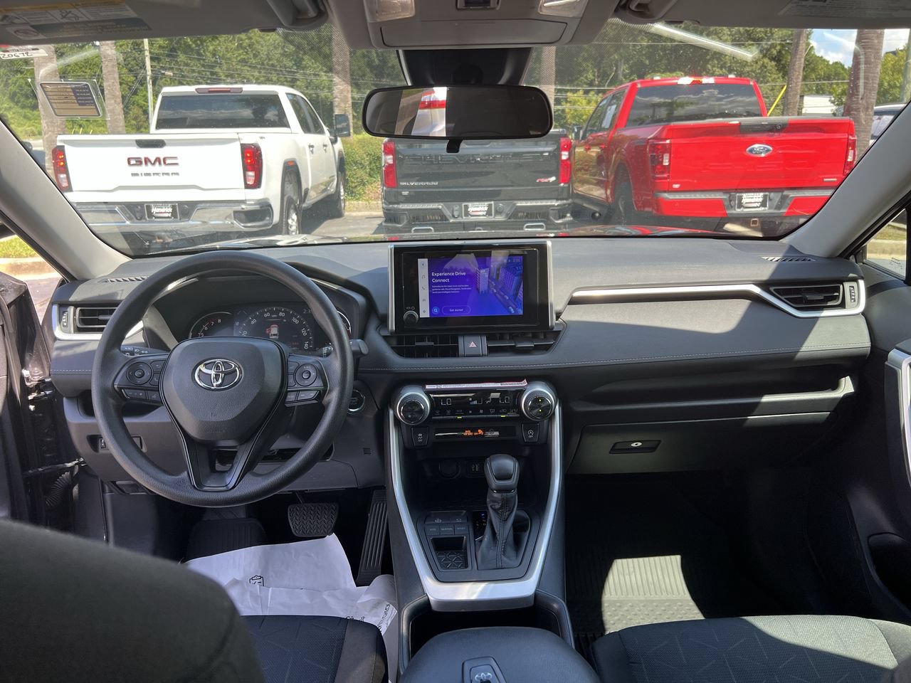 Used 2025 Toyota RAV4 XLE FWD image 31