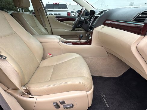 Used 2011 Lexus LS 460 w/ Comfort Pkg image 28