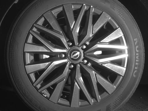 Used 2025 Nissan Altima 2.5 SV FWD image 12