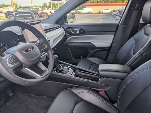 Used 2025 Jeep Compass Limited AWD/4WD image 11