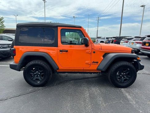 Used 2025 Jeep Wrangler Sport AWD/4WD image 2