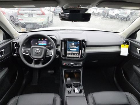New 2026 Volvo XC40 B5 Core w/ Protection Package Premier image 5